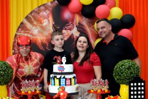 Arthur:Festa de 6 anos com super-heri Flash.FeStar,17/11/24